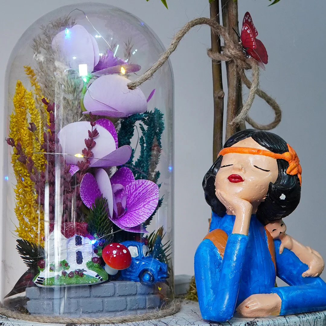 Mor Yapay Orkide Kadın ve Kedi Figürlü Teraryum - Alanya Çiçek Siparişi